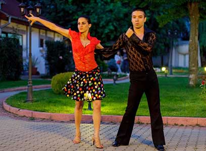 dansatori candne ursitori